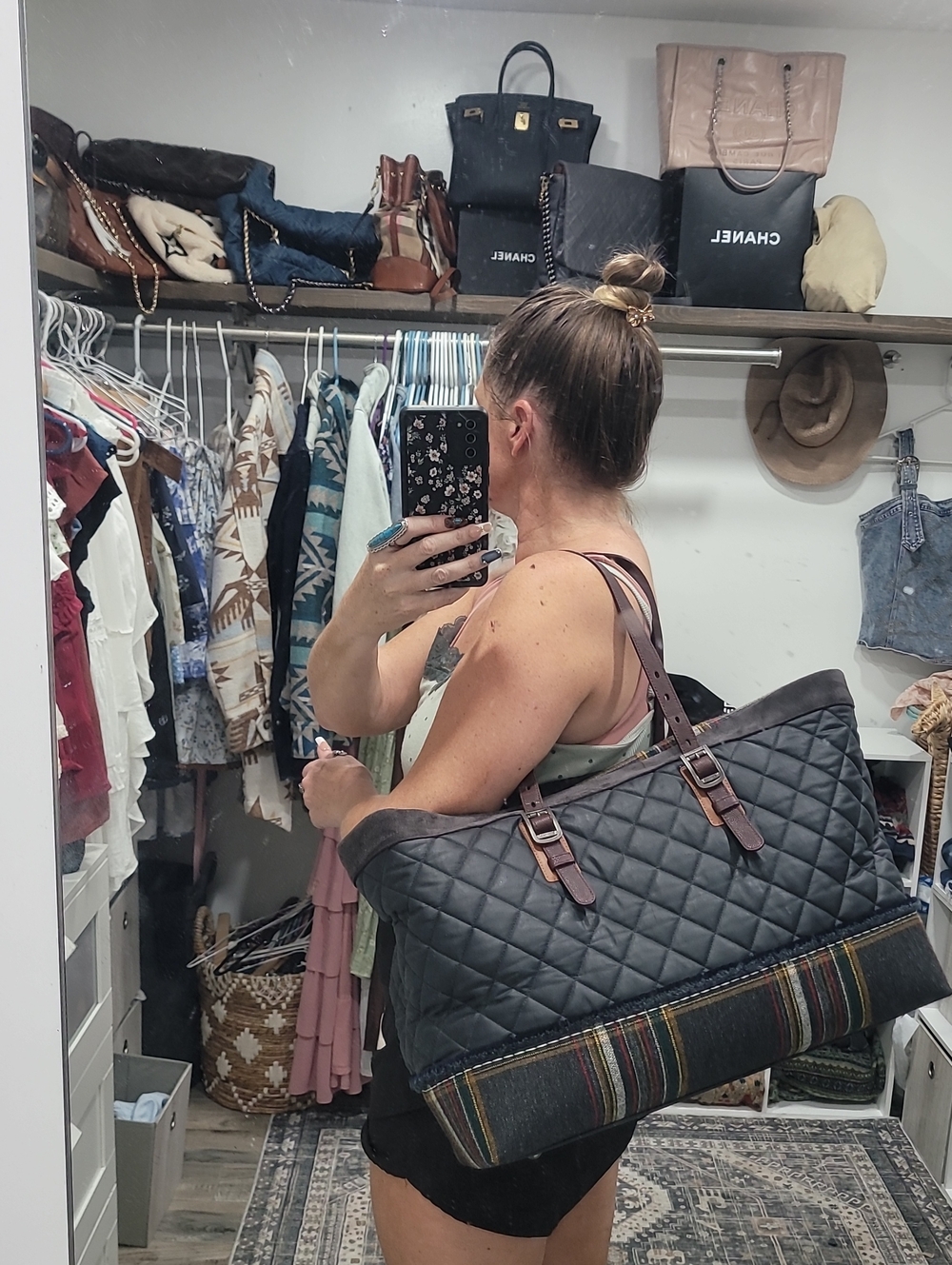 CHANEL RARE Paris to Edinburgh Tote - Picture 17 of 17